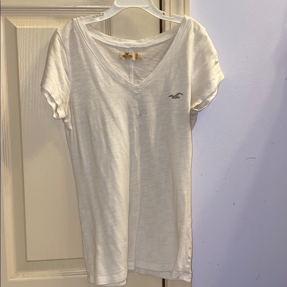 Basic V-Neck Tee